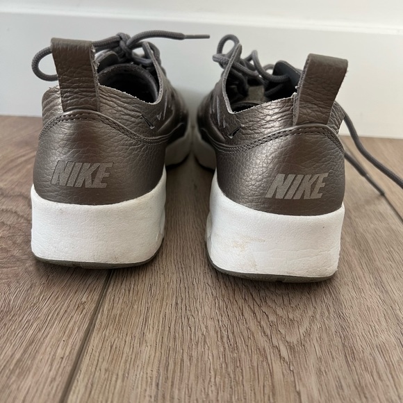 Women’s Nike Air Max Thea Joli. - Picture 3 of 3